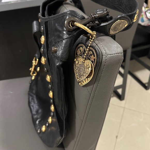 Vintage Gucci Black Leather Studded Fringe Shoulder Bag with Crest Medallions - Picture 8 of 9